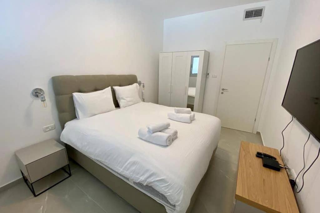 شقة Stunning 1 Bdr With Balcony On Sheinkin St تل أبيب المظهر الخارجي الصورة