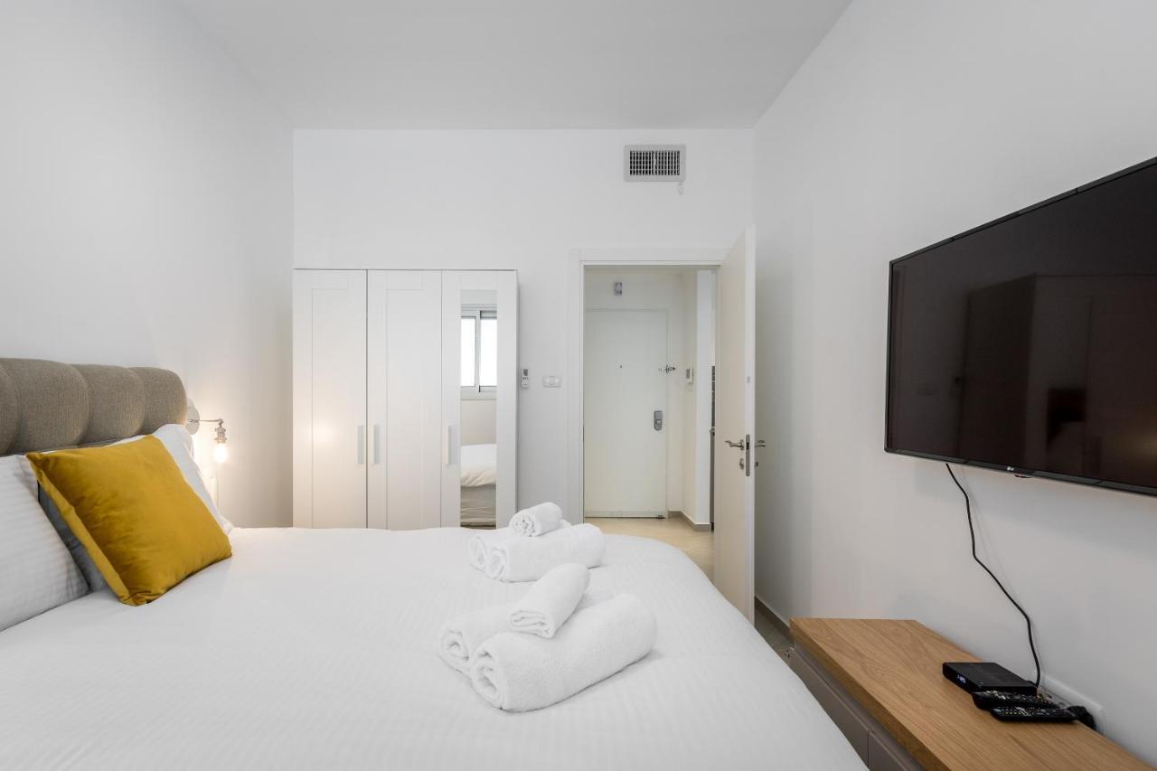 شقة Stunning 1 Bdr With Balcony On Sheinkin St تل أبيب المظهر الخارجي الصورة